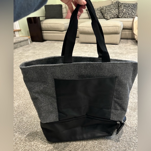 DSW 2 large travel luggage tote,duffle, gym, dance bags grey brand NEW - Picture 7 of 9